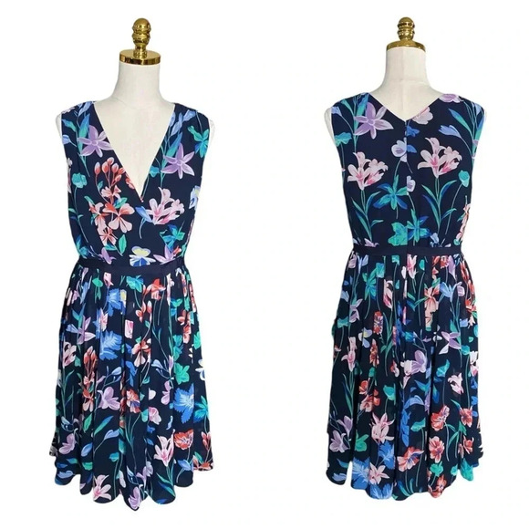 TALBOTS |Navy Floral Pleated Chiffon Surplice Neckline Sleeveless Dress Size 10P - Picture 3 of 10